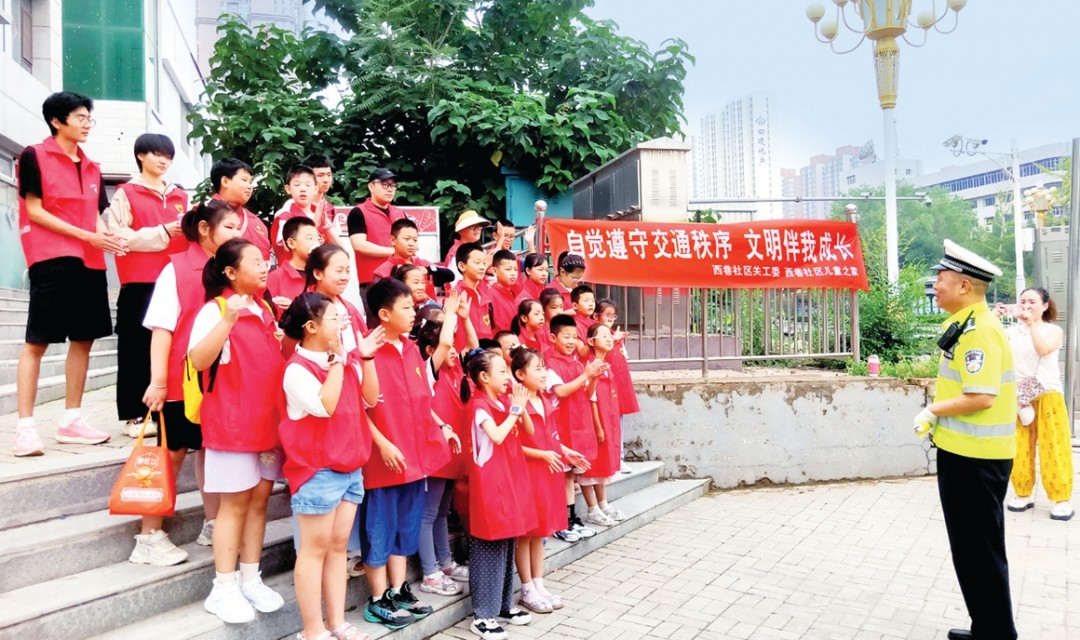 太原市万柏林区和平街道西巷社区：志愿服务推动 平安文明出行